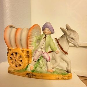 VINTAGE BEAUTIFUL FIGURINE CERAMIC